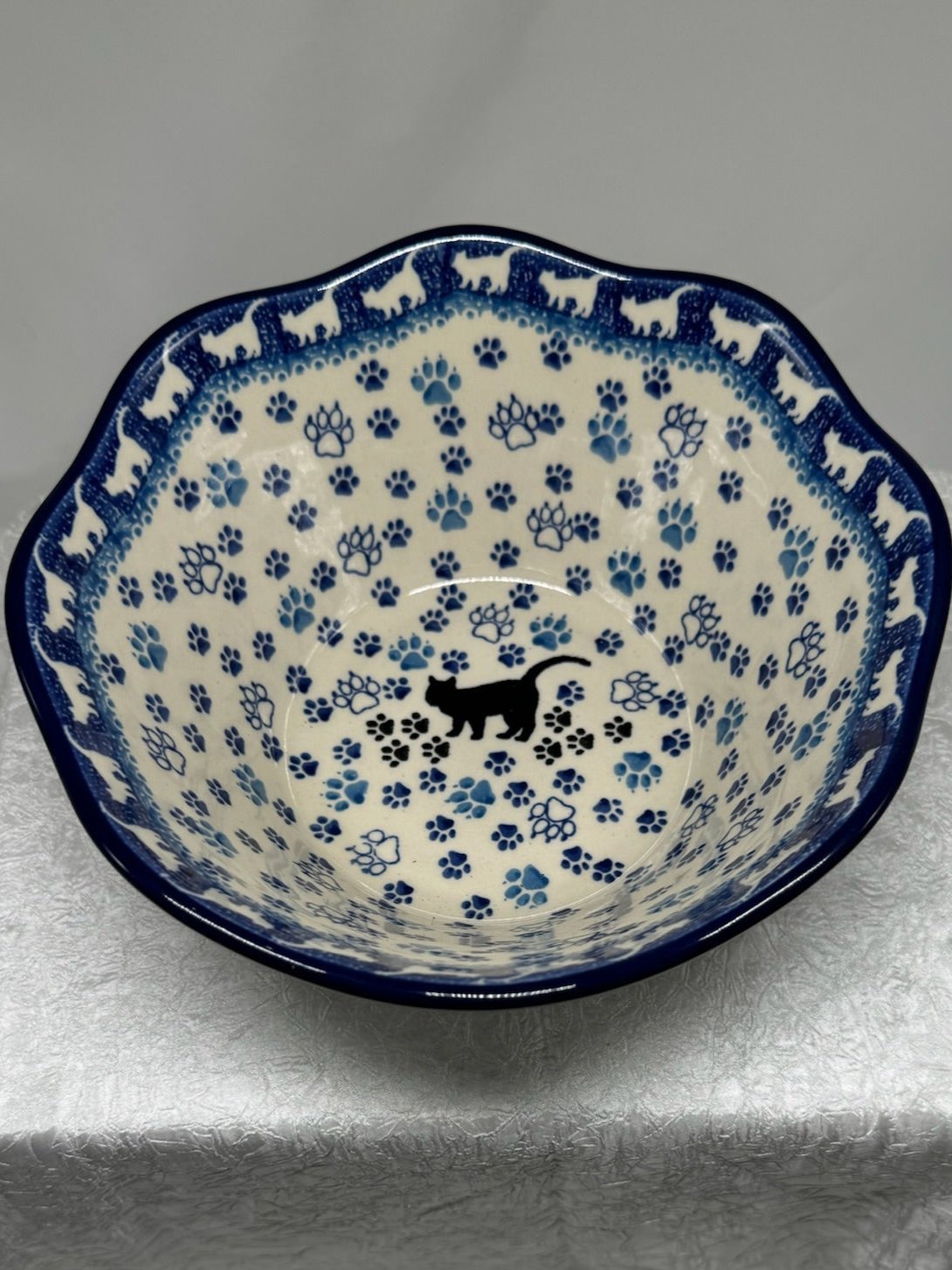 Polish Pottery Bowl - Curvy Edge - 8" - Boo Boo Kitty