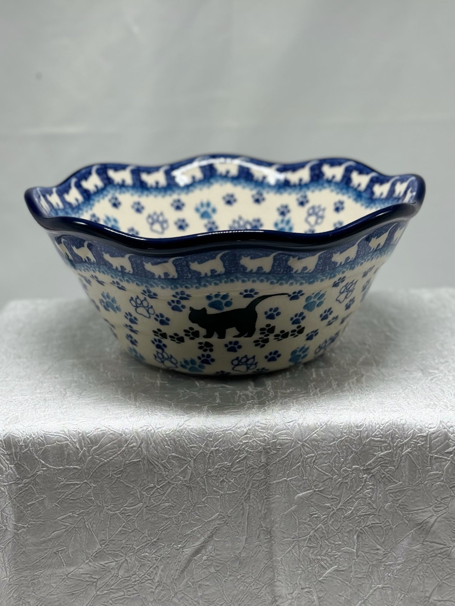 Polish Pottery Bowl - Curvy Edge - 8" - Boo Boo Kitty
