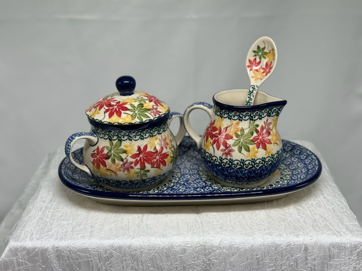 Polish Pottery Cream (6 oz) & Sugar (7oz) w/Plate - Maple Harvest