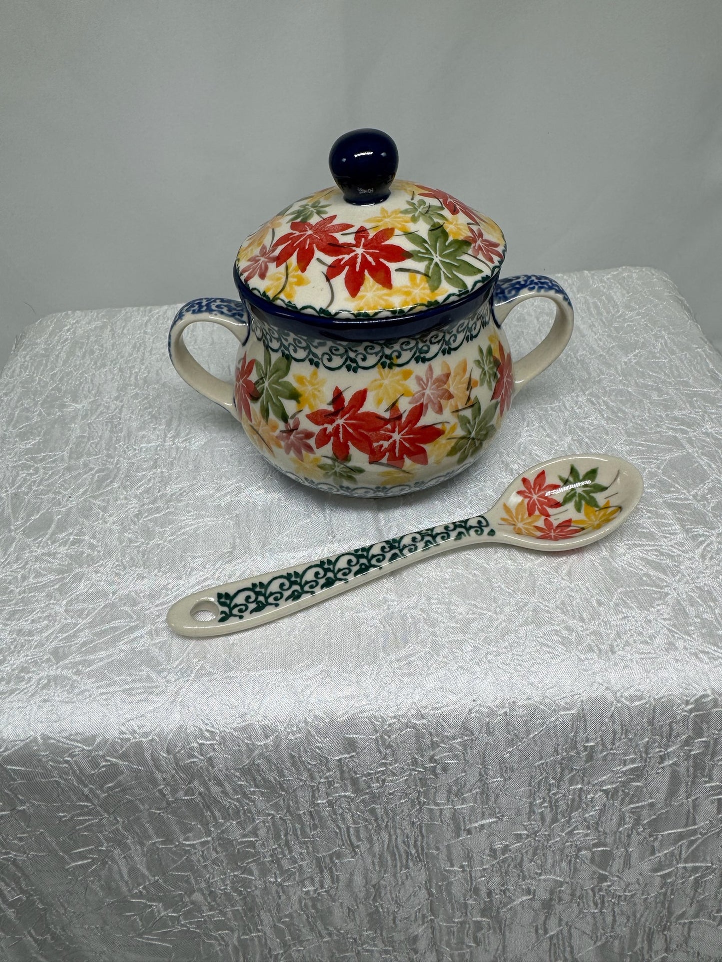 Polish Pottery Cream (6 oz) & Sugar (7oz) w/Plate - Maple Harvest