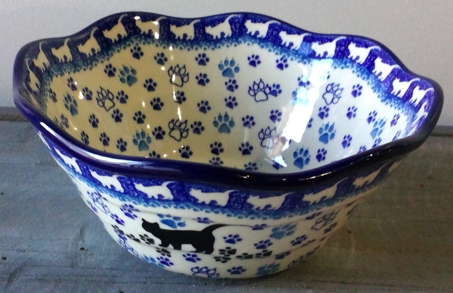 Polish Pottery Bowl - Curvy Edge - 8" - Boo Boo Kitty